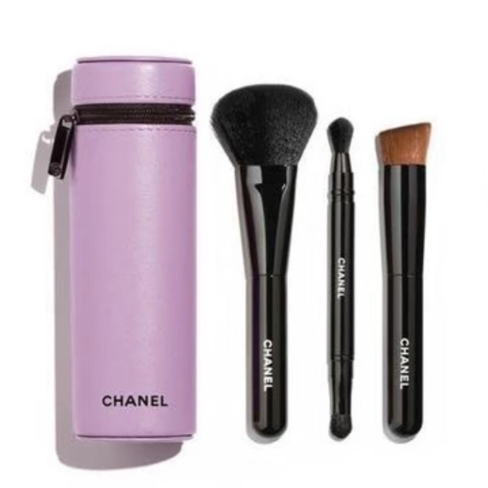 Chanel Limited Edition Codes Couleur
Brush Set with Purple Case (135 Immortelle)